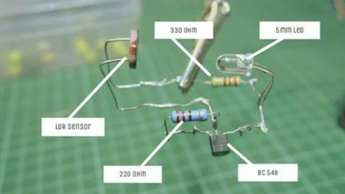 Rangkaian Sensor Cahaya 12V