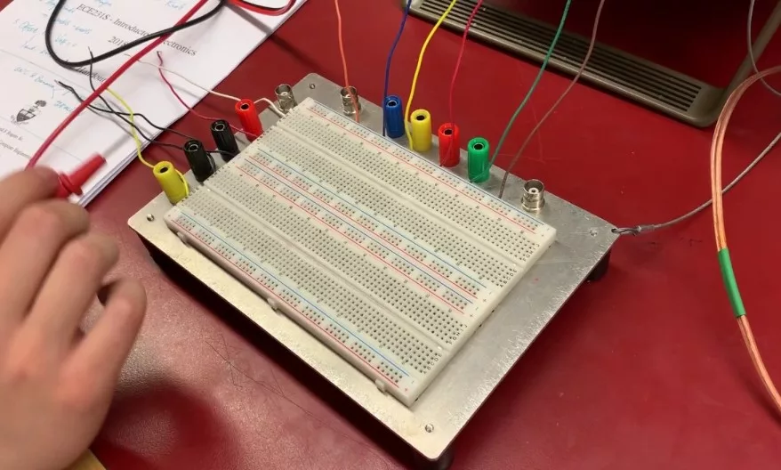 Pengertian Breadboard