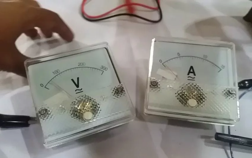 Perbedaan Voltmeter dan Amperemeter