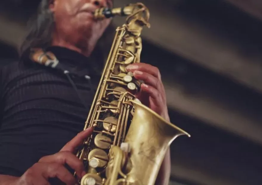 Saxophone Dimainkan Dengan Cara